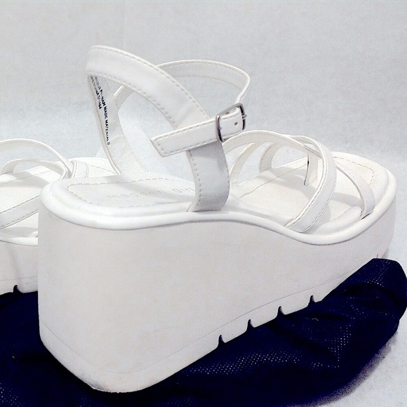 Steve Madden Y2K Bratz Strappy Platform Sandals - Picture 6 of 9